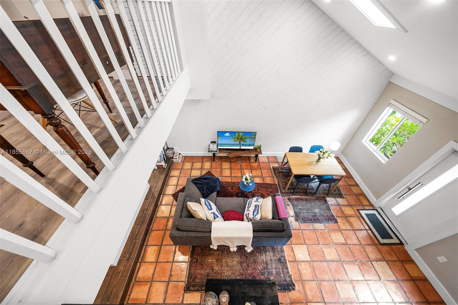 3586 Main Hwy Coconut Grove, FL 33133