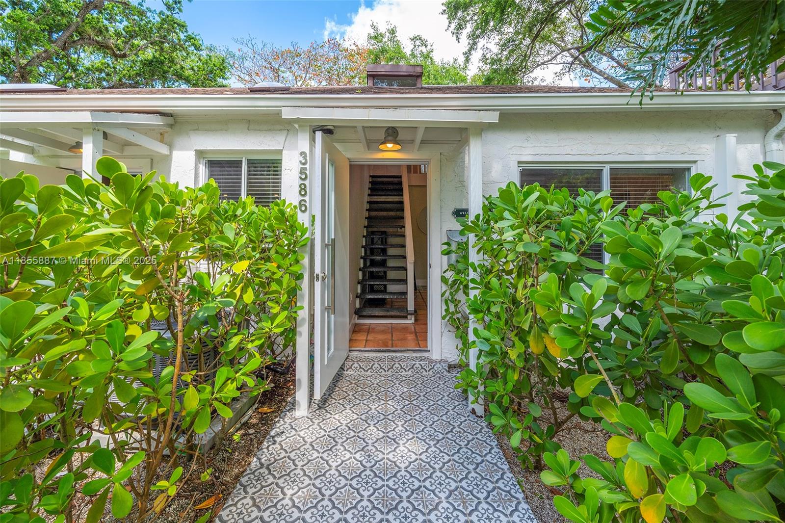 3586 Main Hwy Coconut Grove, FL 33133