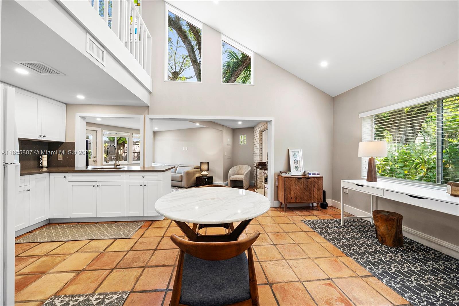 3586 Main Hwy Coconut Grove, FL 33133