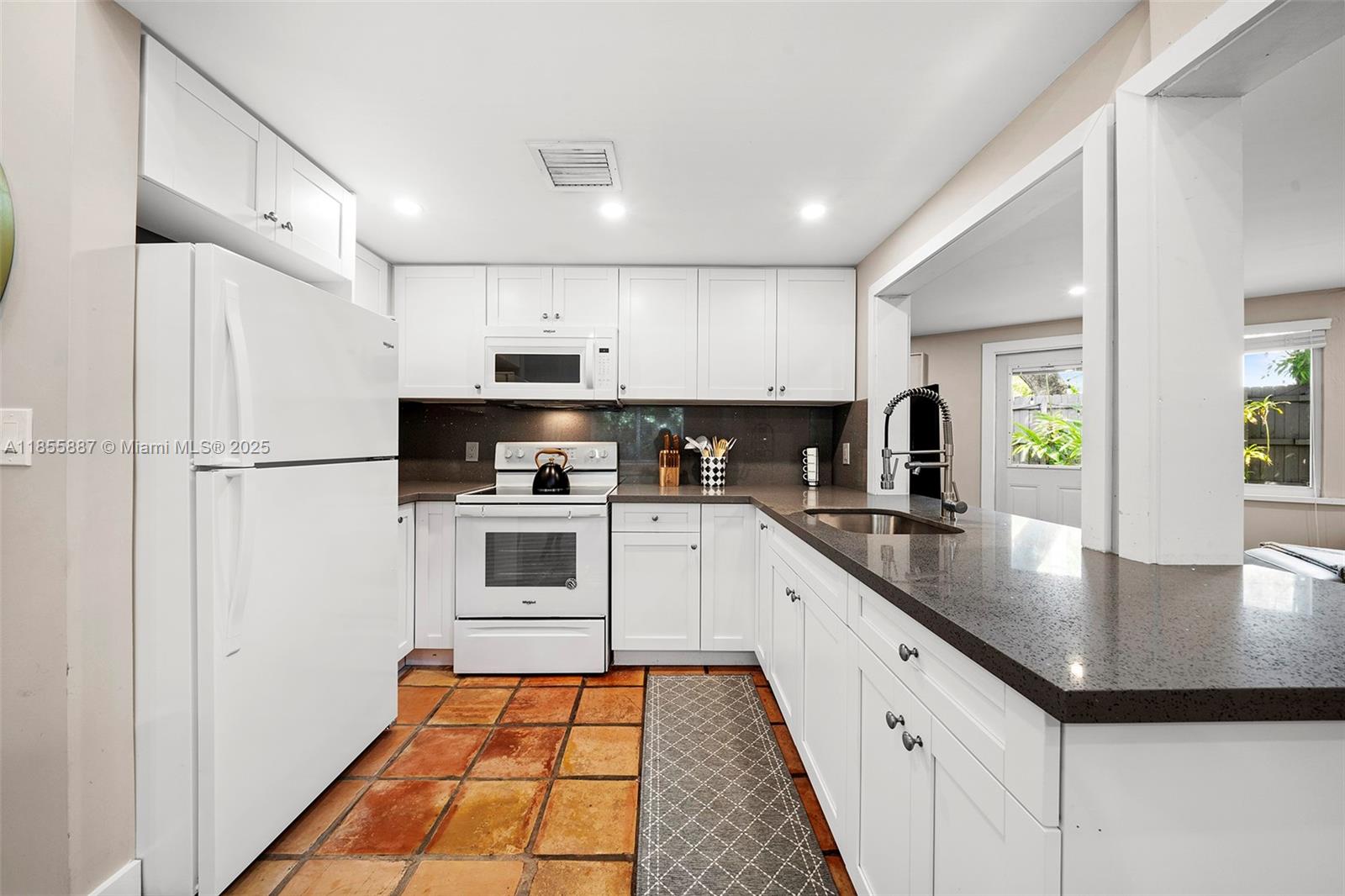 3586 Main Hwy Coconut Grove, FL 33133