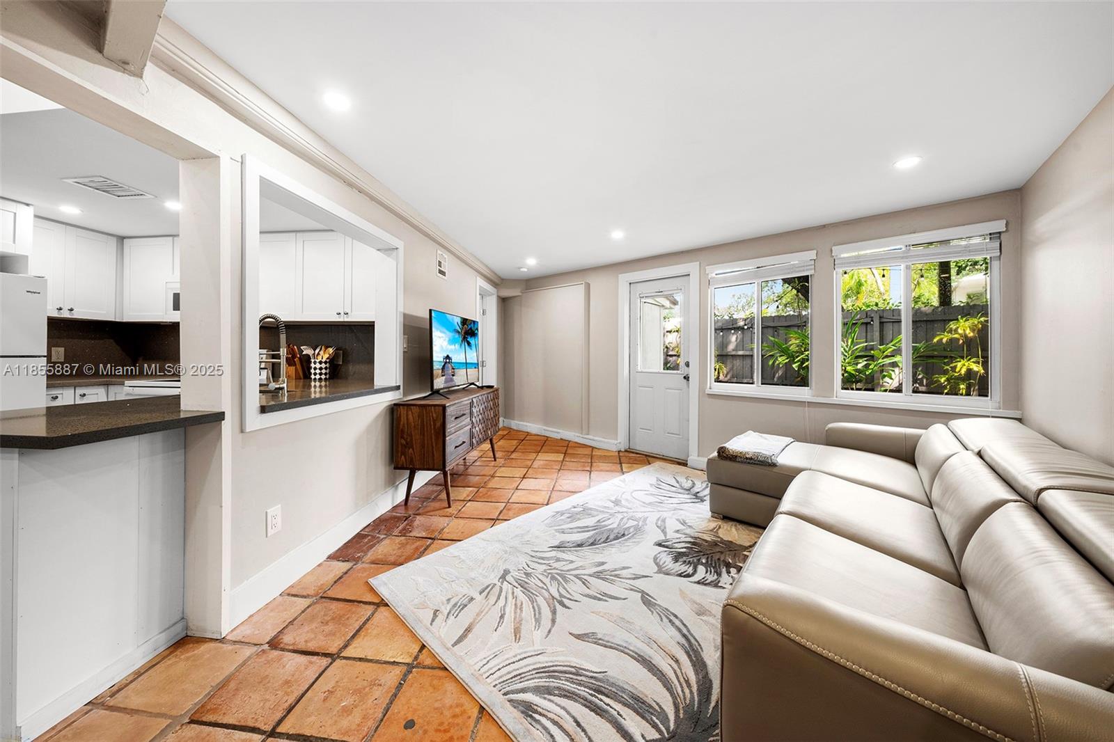 3586 Main Hwy Coconut Grove, FL 33133