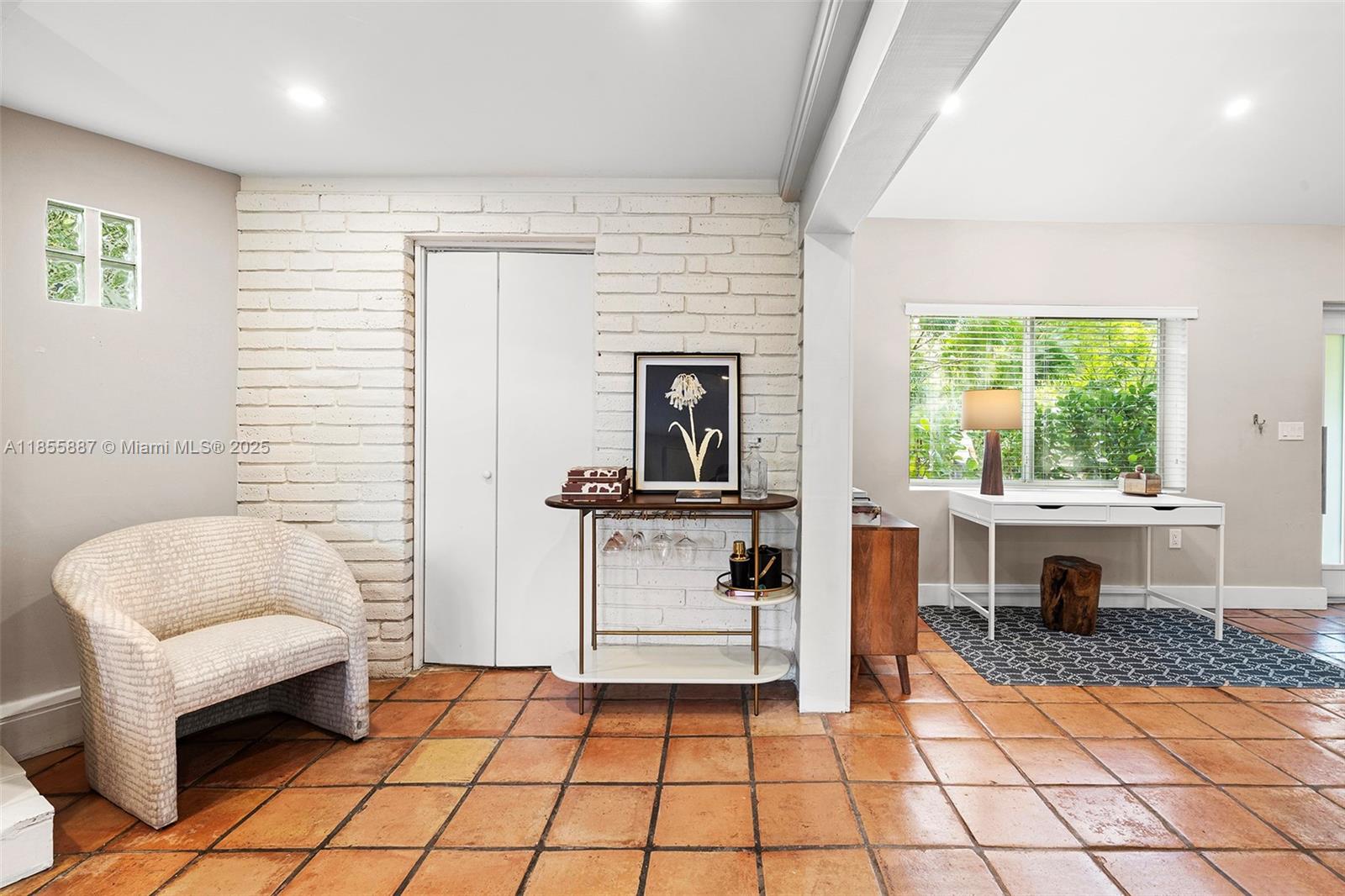 3586 Main Hwy Coconut Grove, FL 33133