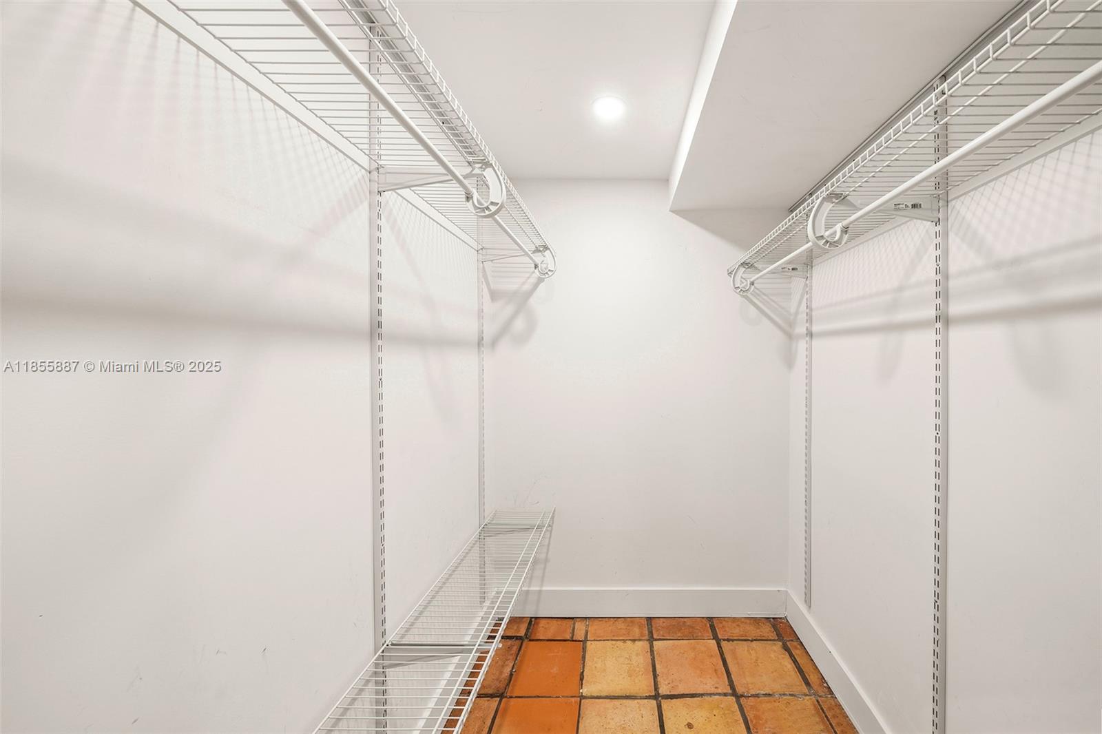 3586 Main Hwy Coconut Grove, FL 33133