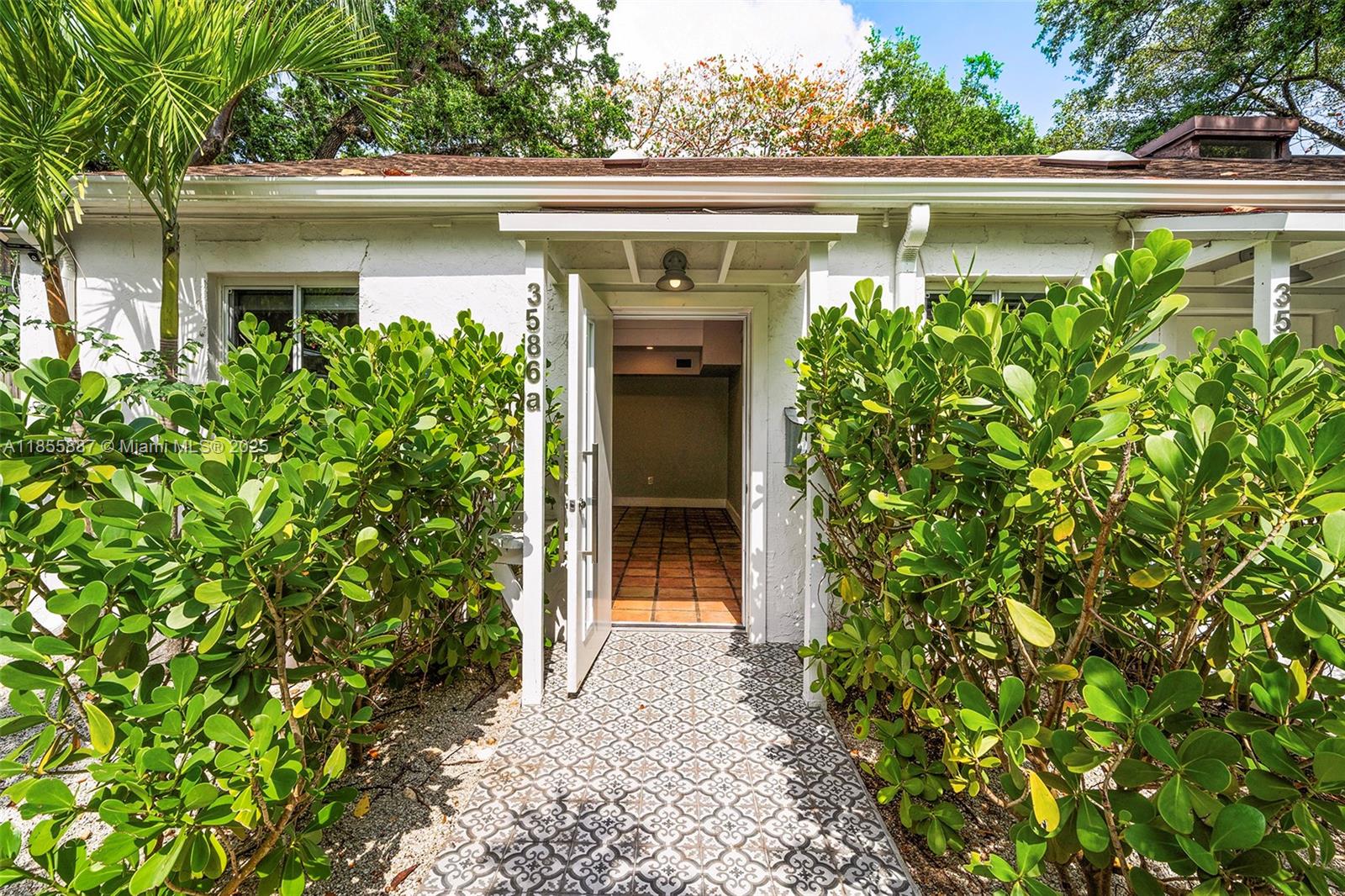 3586 Main Hwy Coconut Grove, FL 33133