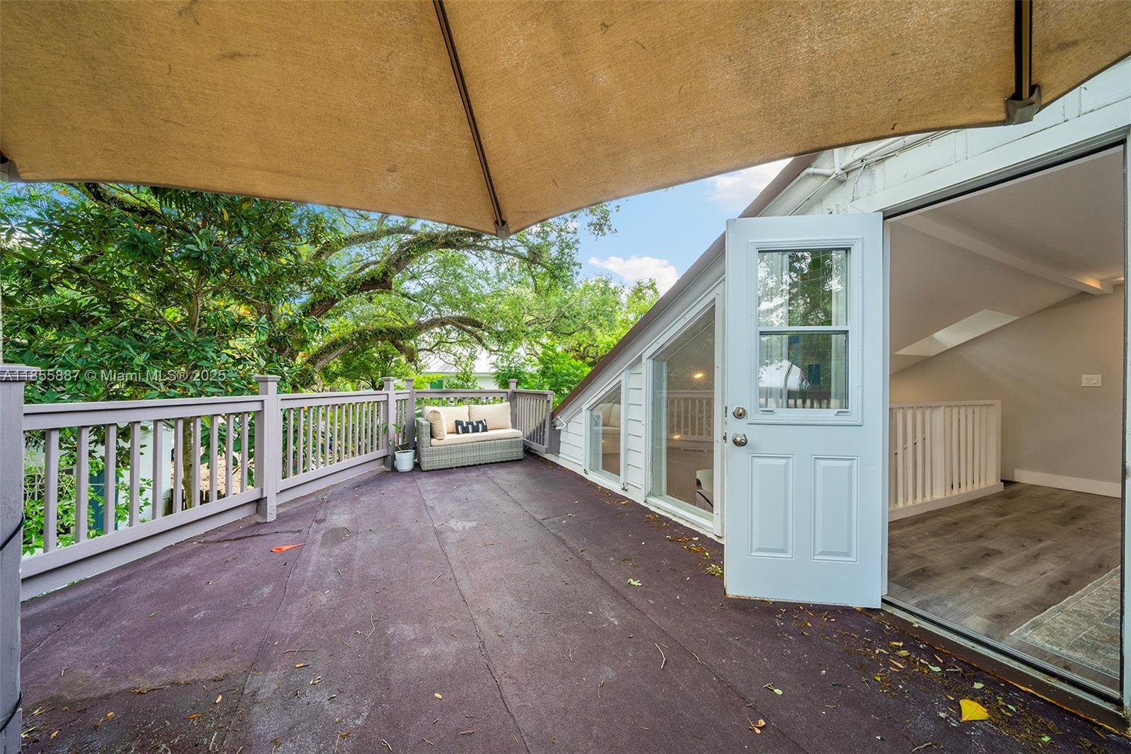 3586 Main Hwy Coconut Grove, FL 33133