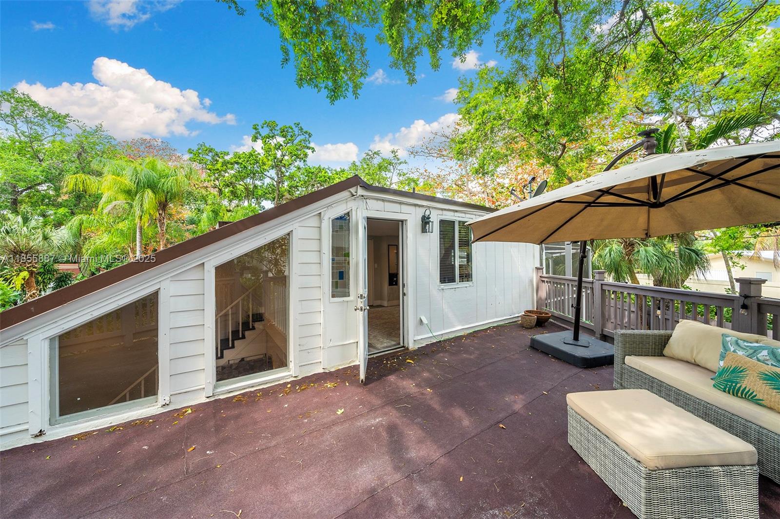 3586 Main Hwy Coconut Grove, FL 33133