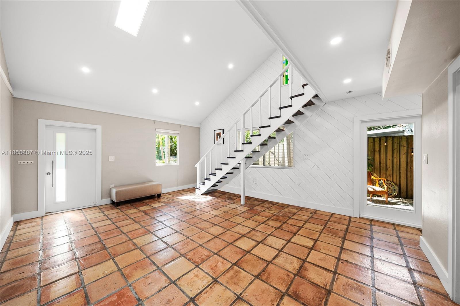 3586 Main Hwy Coconut Grove, FL 33133