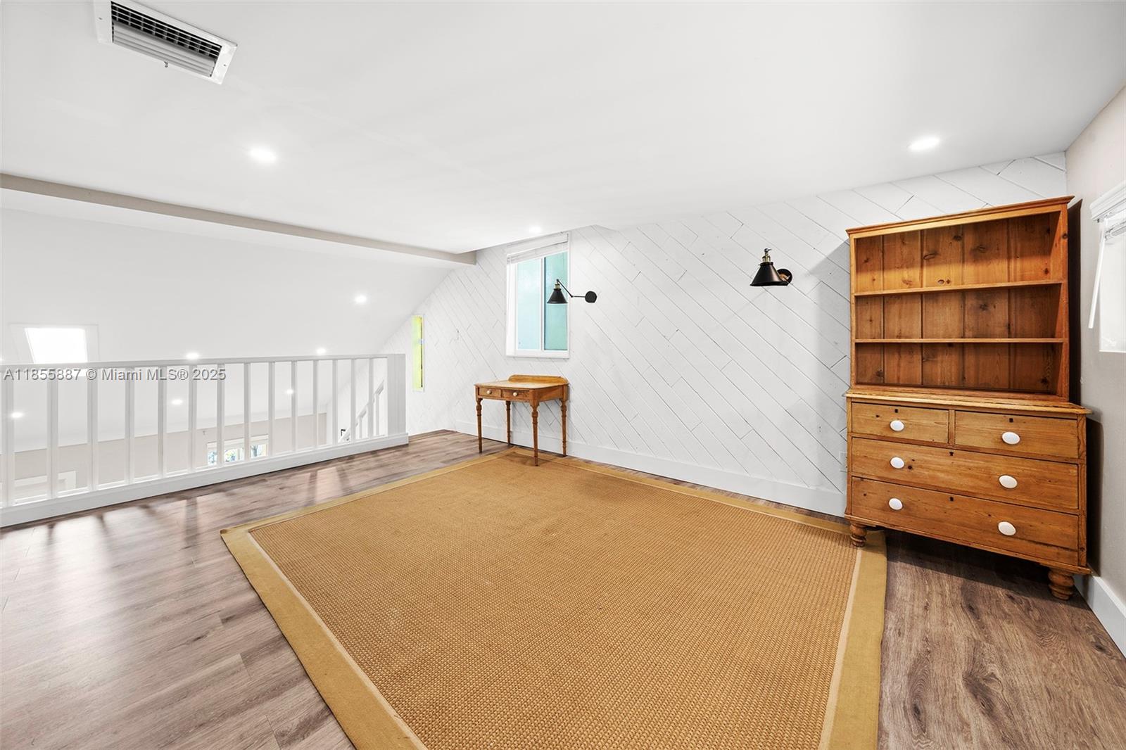 3586 Main Hwy Coconut Grove, FL 33133