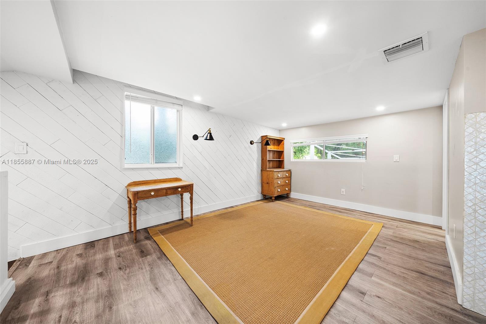 3586 Main Hwy Coconut Grove, FL 33133