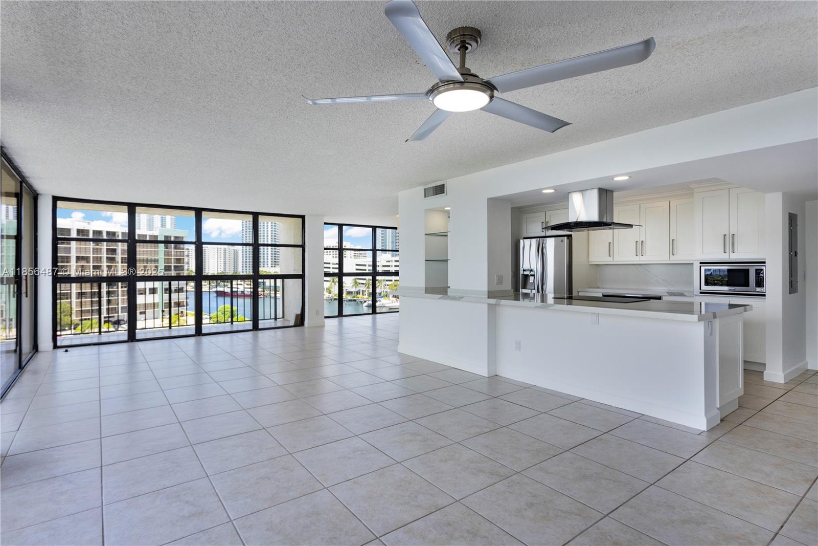200 Leslie Dr #709