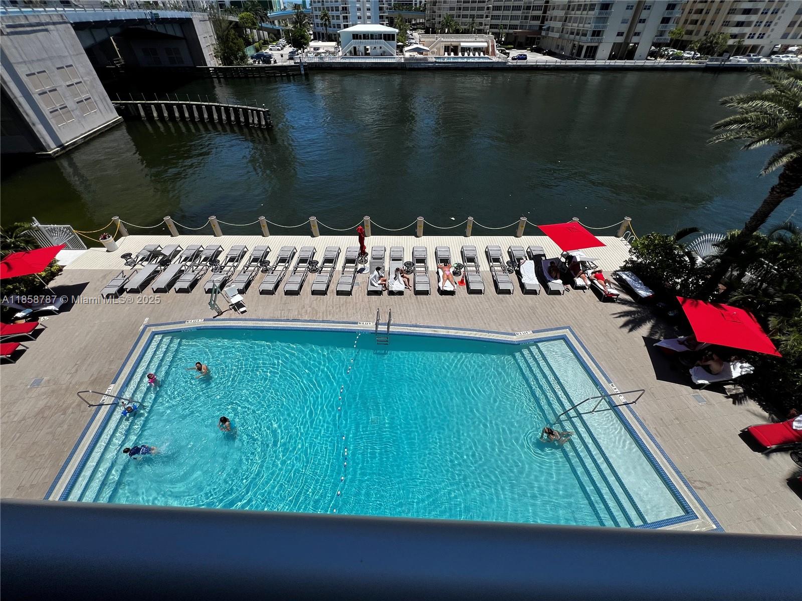 image Beachwalk18