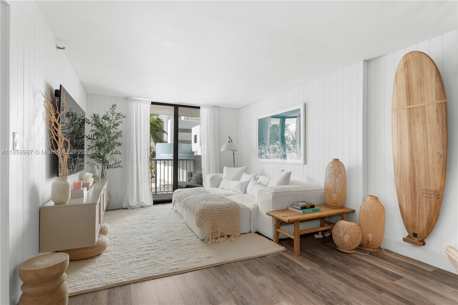 4301 Collins Ave #207