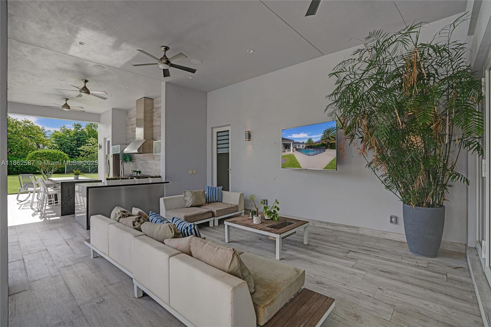 411 NW 125th Ave Miami, FL 33182