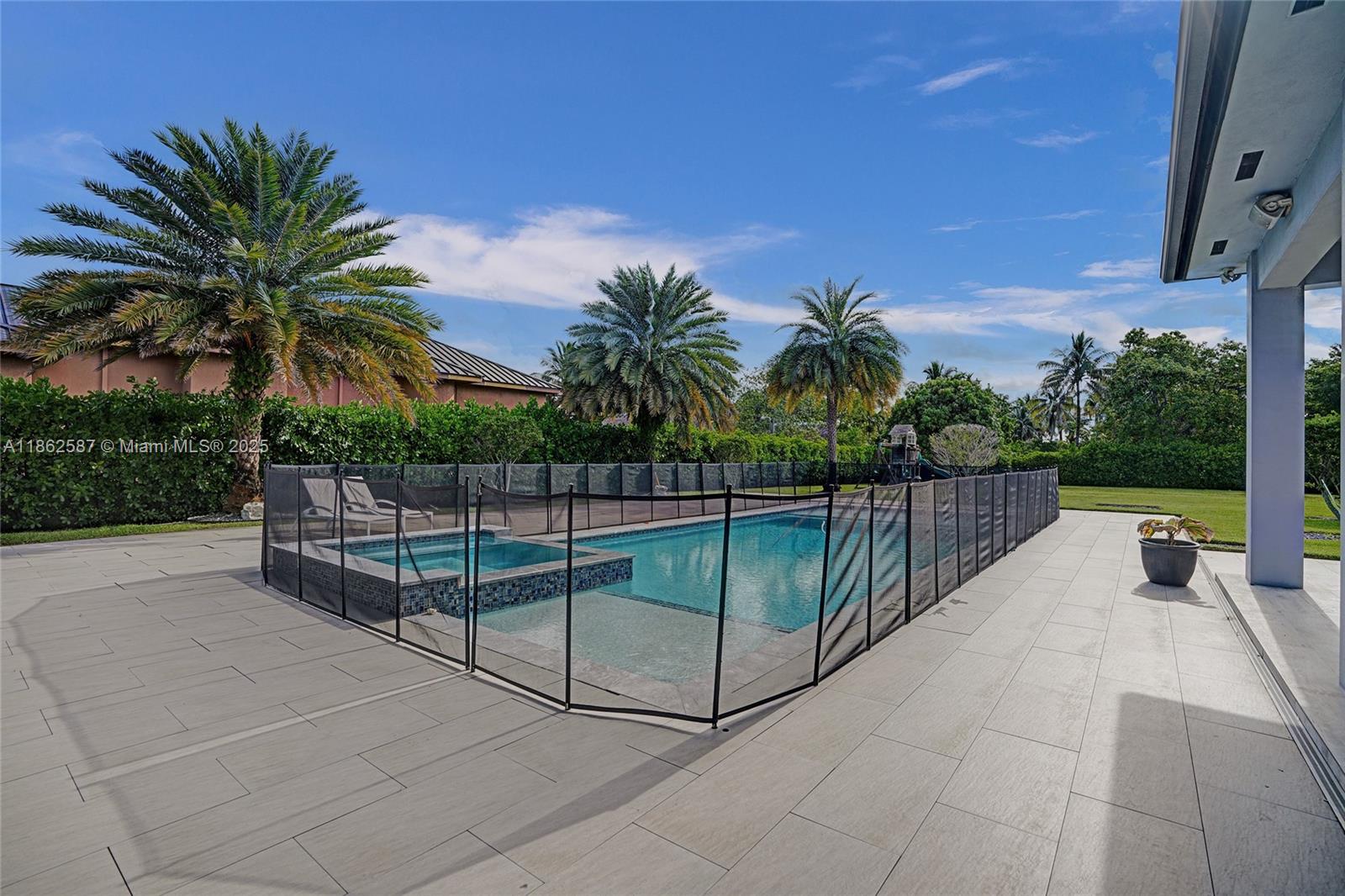 411 NW 125th Ave Miami, FL 33182