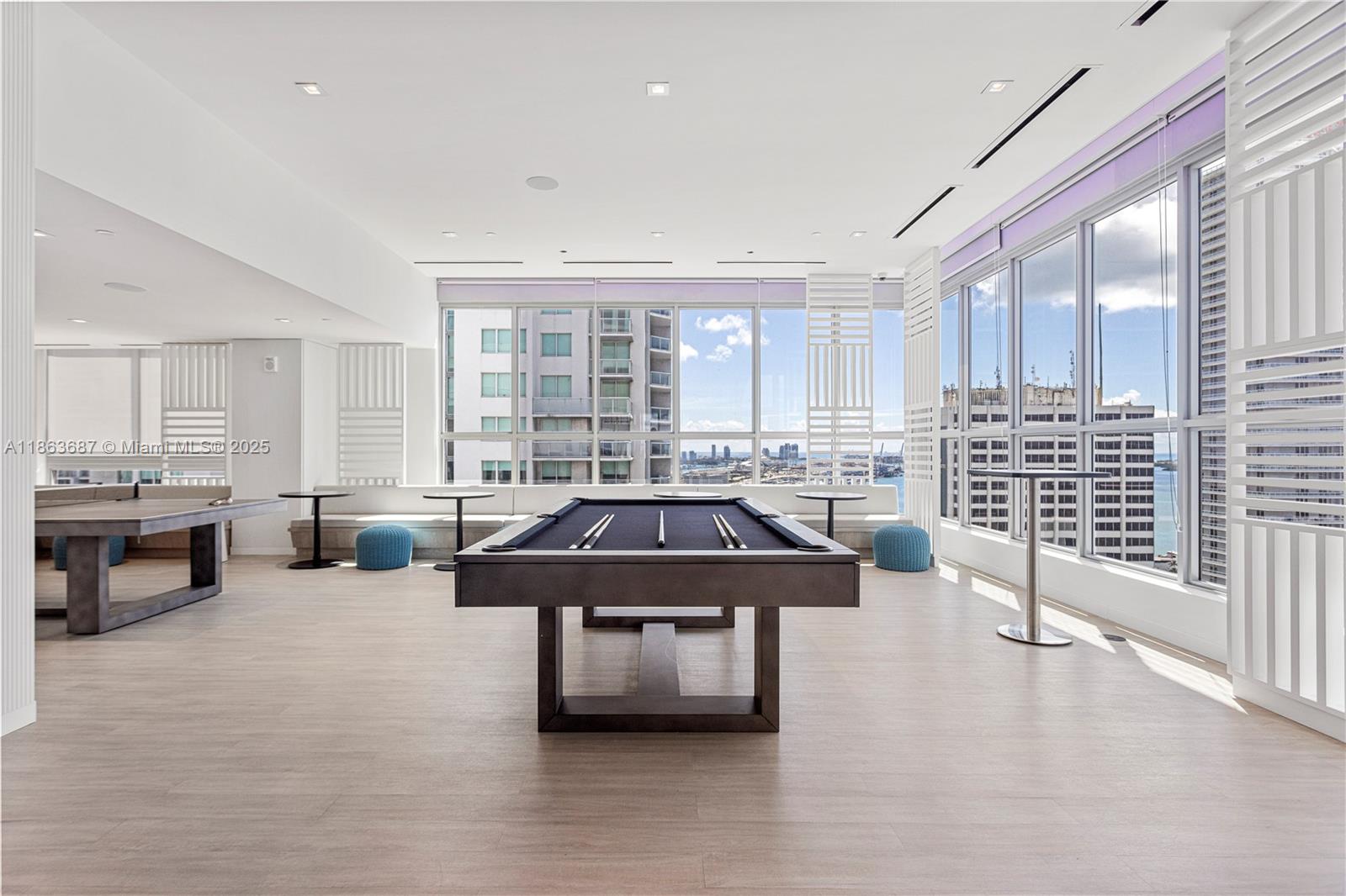 image Yotel22