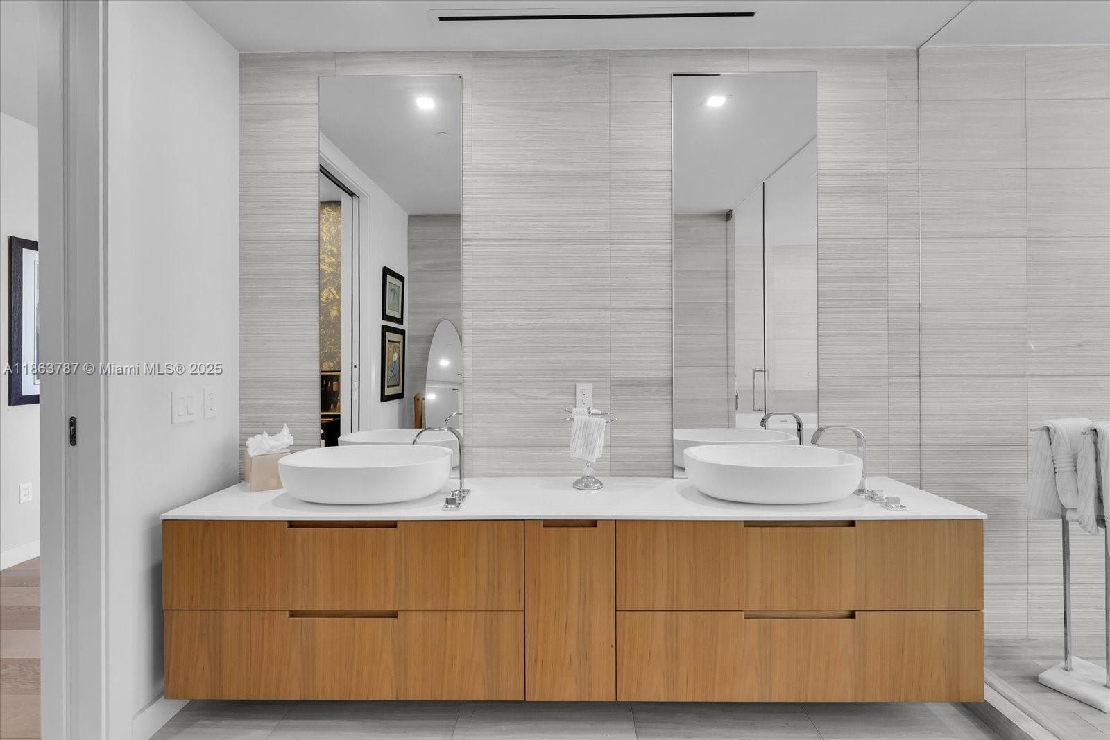 image Ritz-carlton Residences34