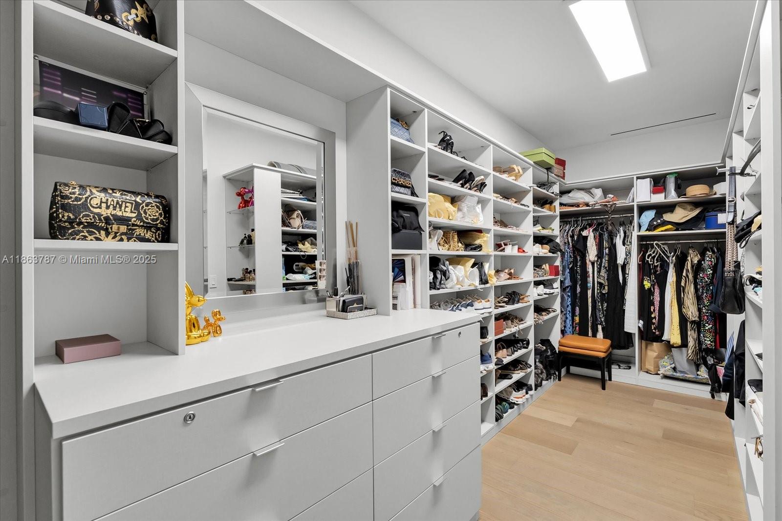 image Ritz-carlton Residences37