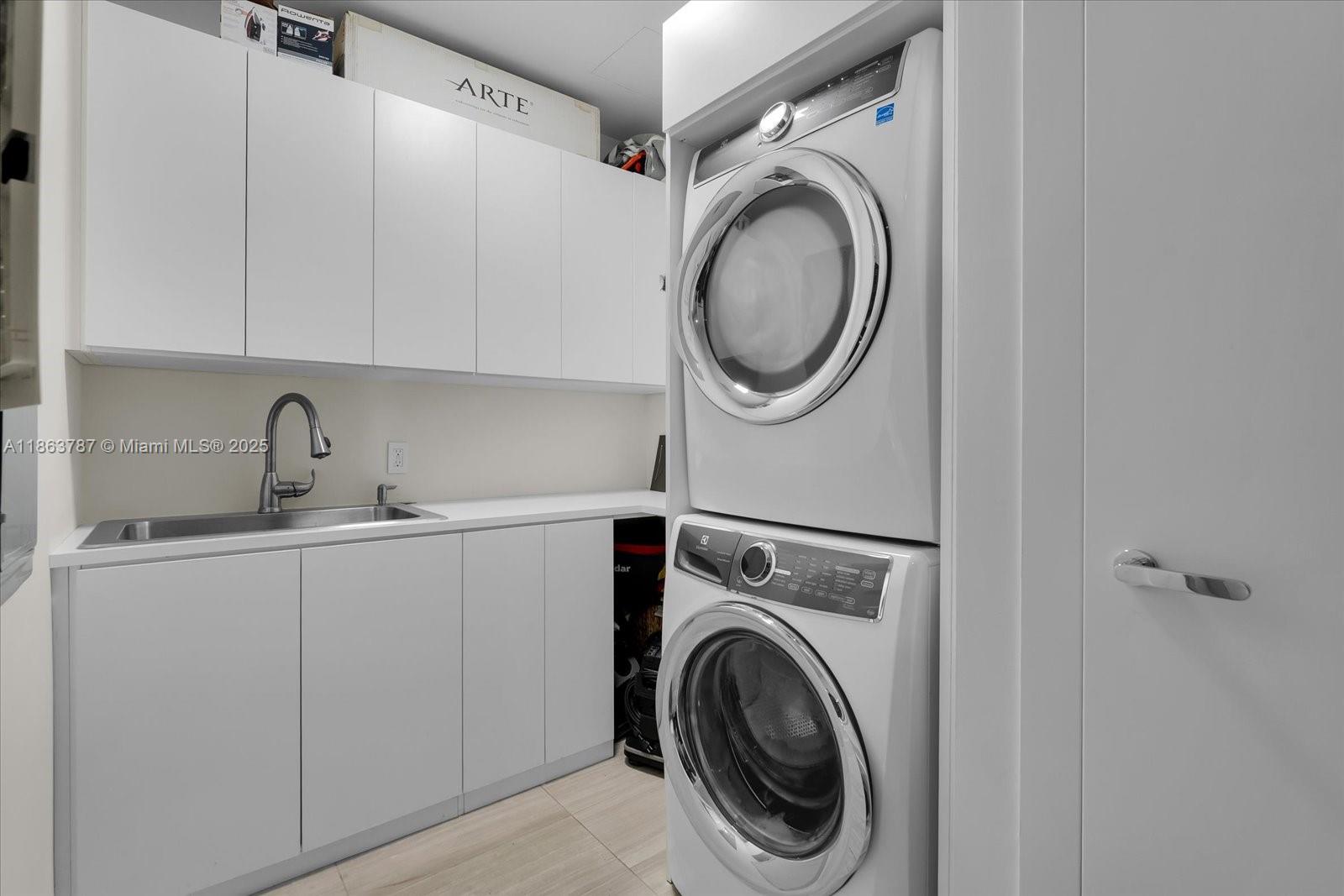 image Ritz-carlton Residences38