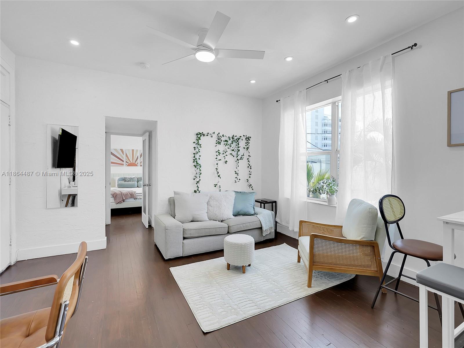 1618 Michigan Ave #25