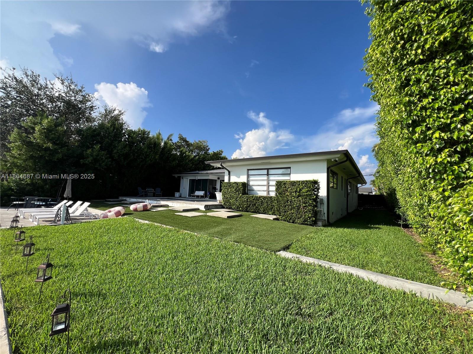 2062 NE 121st Rd North Miami, FL 33181