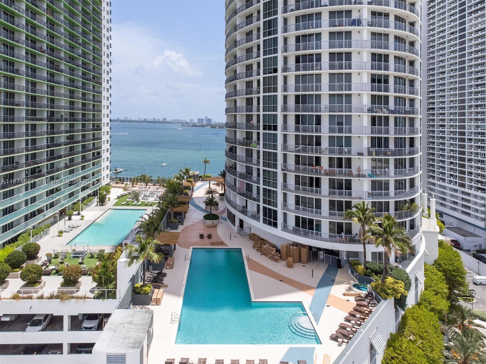 image Opera Tower Condo16