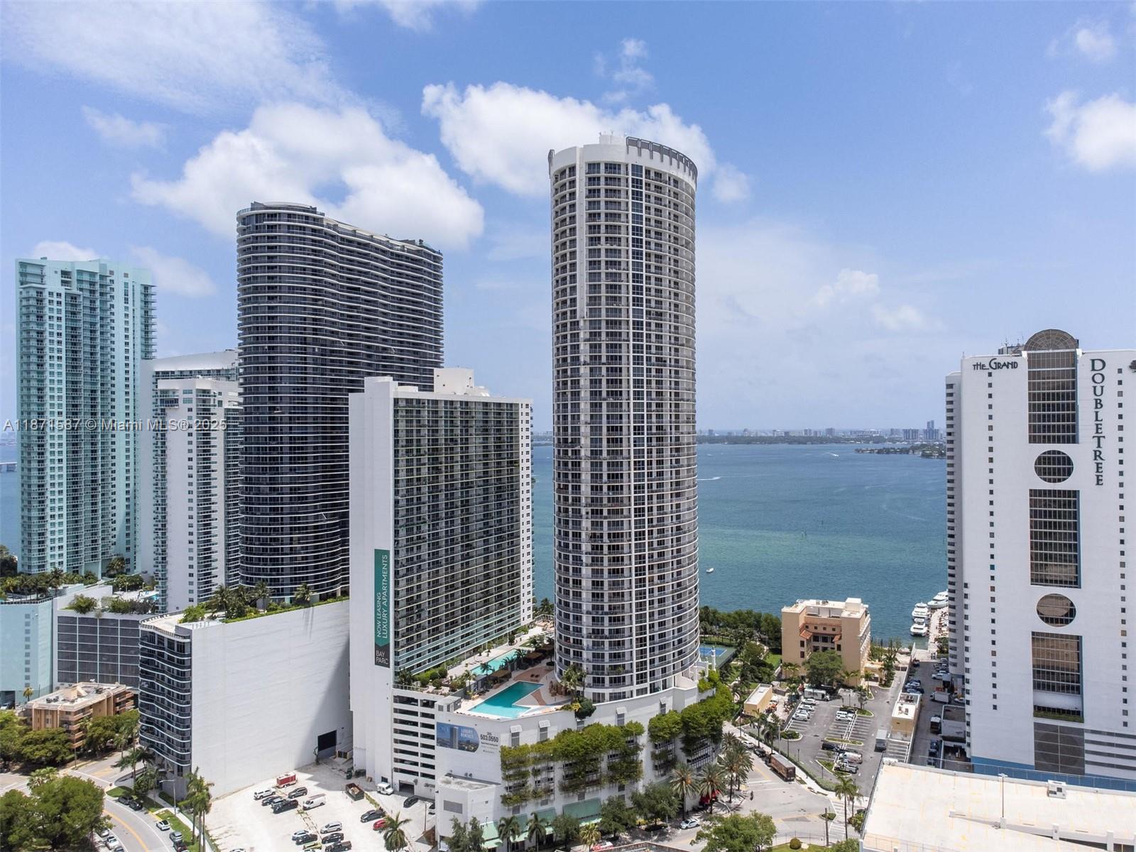 image Opera Tower Condo17