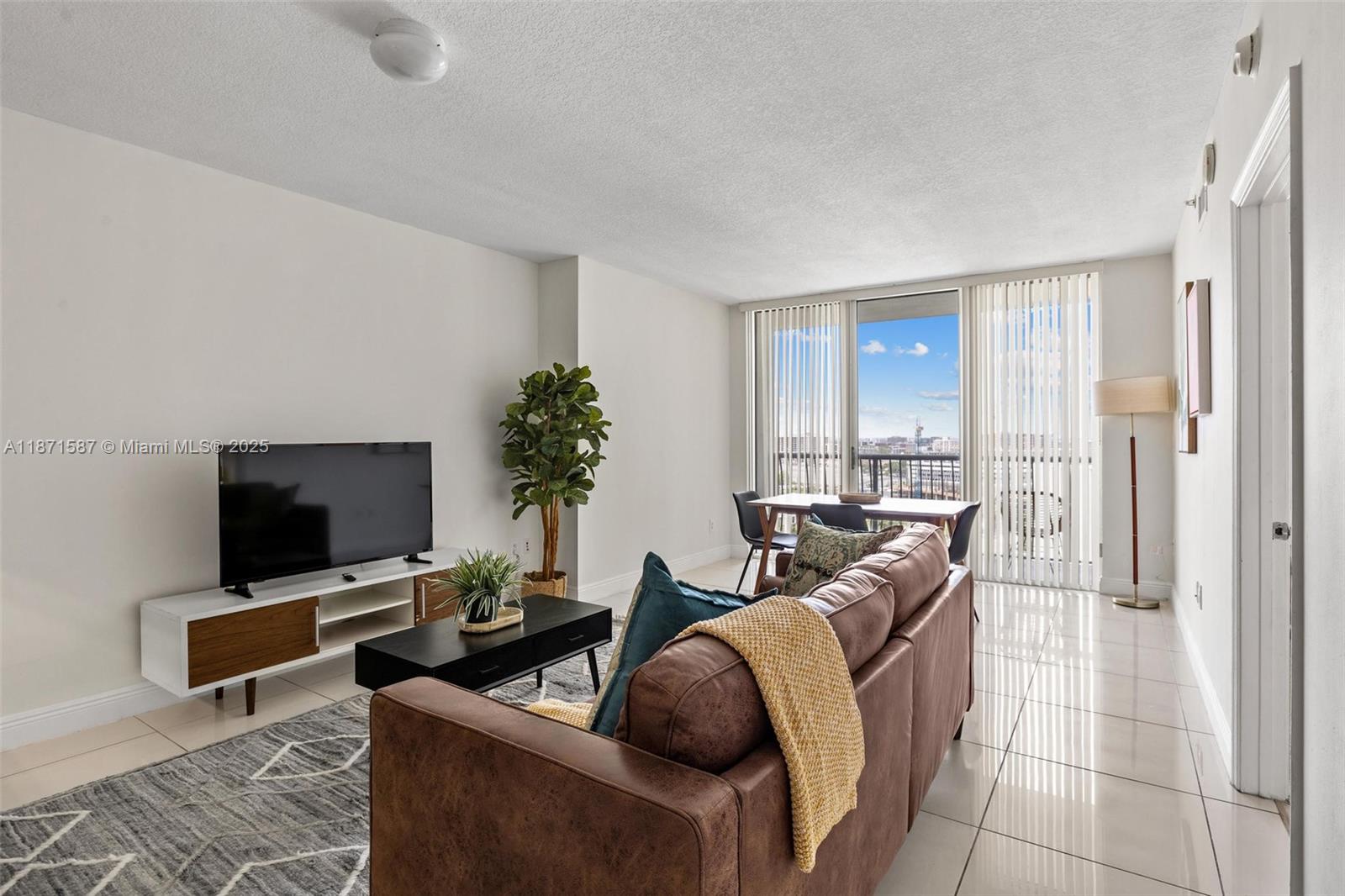 image Opera Tower Condo1