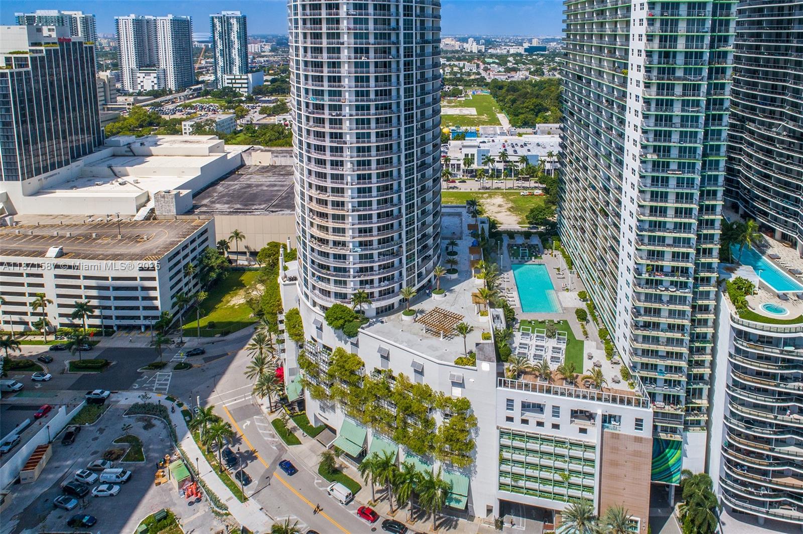 image Opera Tower Condo19