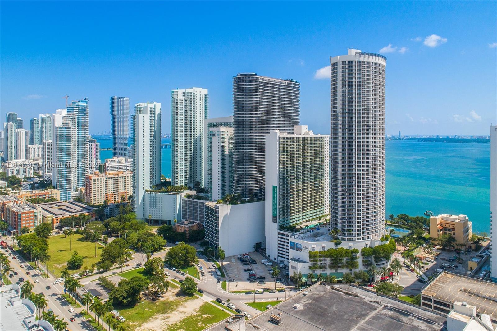 image Opera Tower Condo32