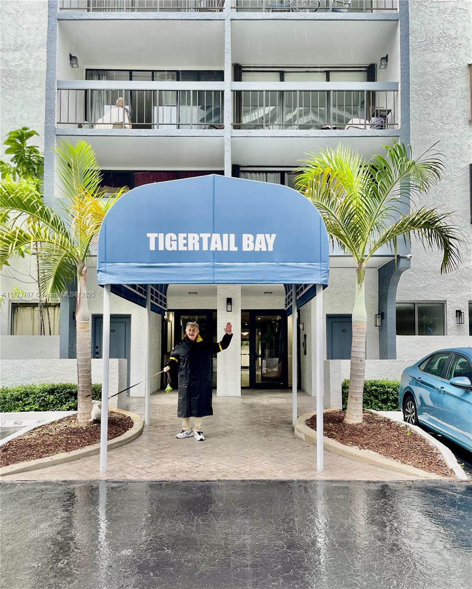 2715 Tigertail Ave #604