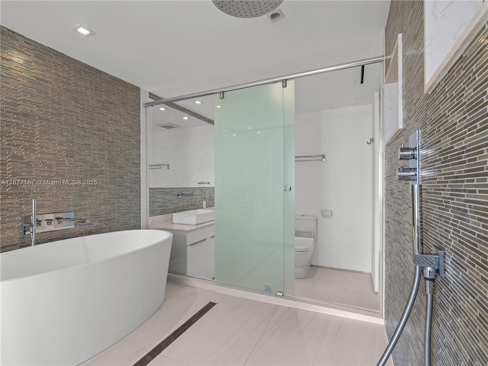 8011 Fisher Is Dr #8011 Miami Beach, FL 33109