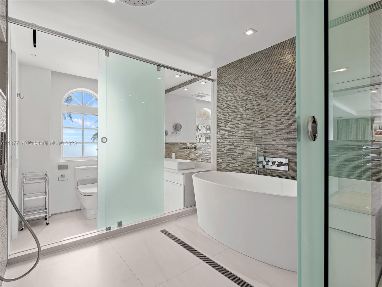 8011 Fisher Is Dr #8011 Miami Beach, FL 33109