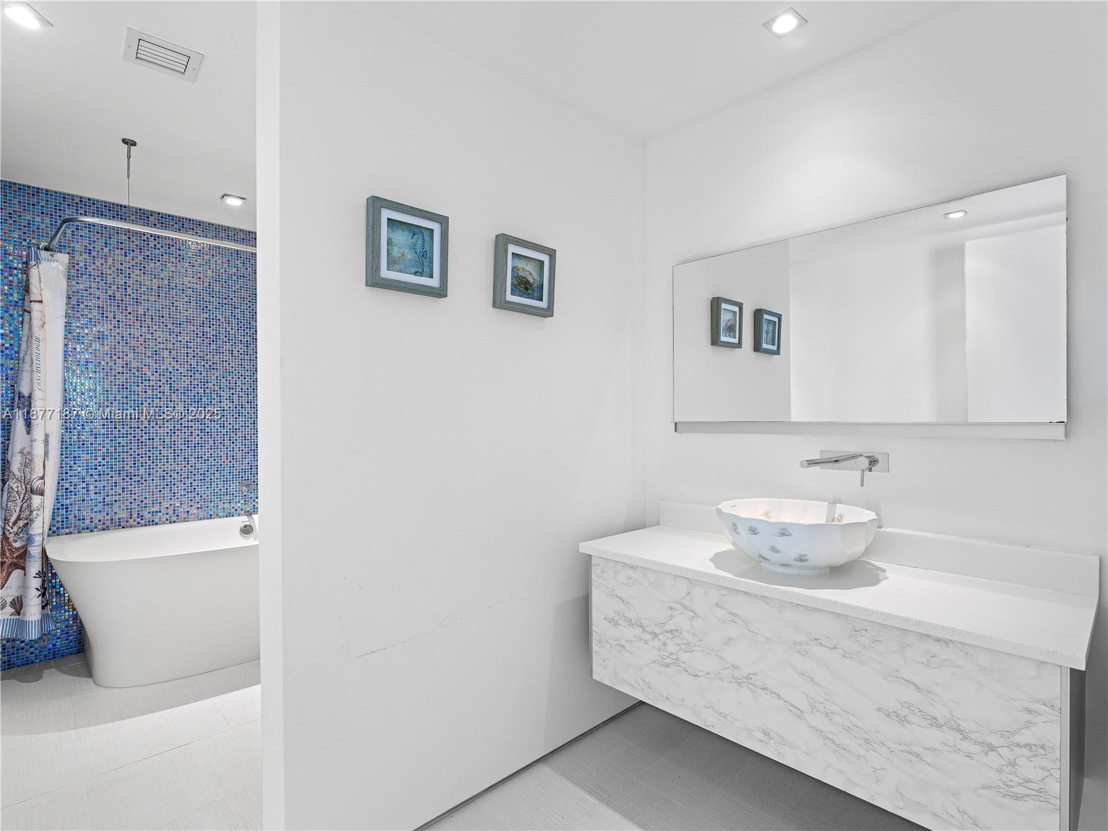 8011 Fisher Is Dr #8011 Miami Beach, FL 33109