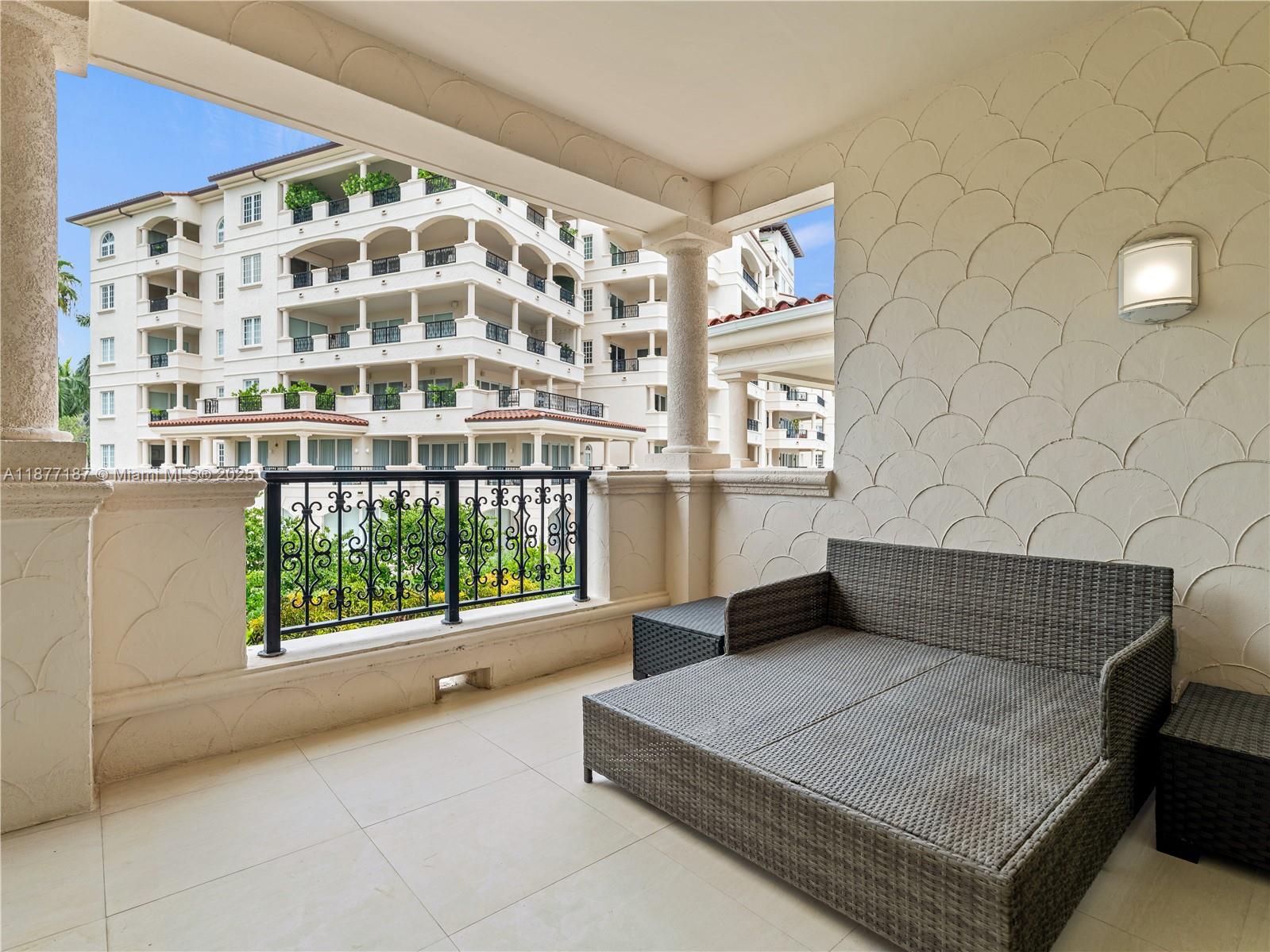 8011 Fisher Is Dr #8011 Miami Beach, FL 33109