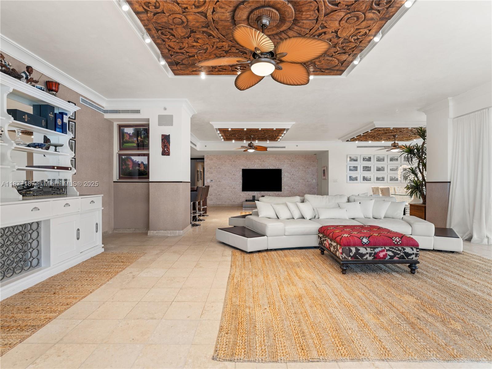 8011 Fisher Is Dr #8011 Miami Beach, FL 33109