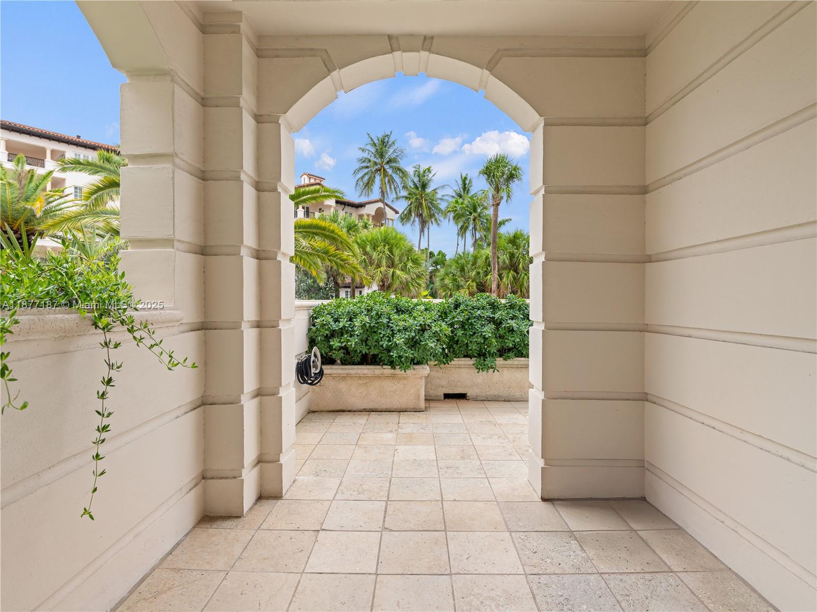 8011 Fisher Is Dr #8011 Miami Beach, FL 33109