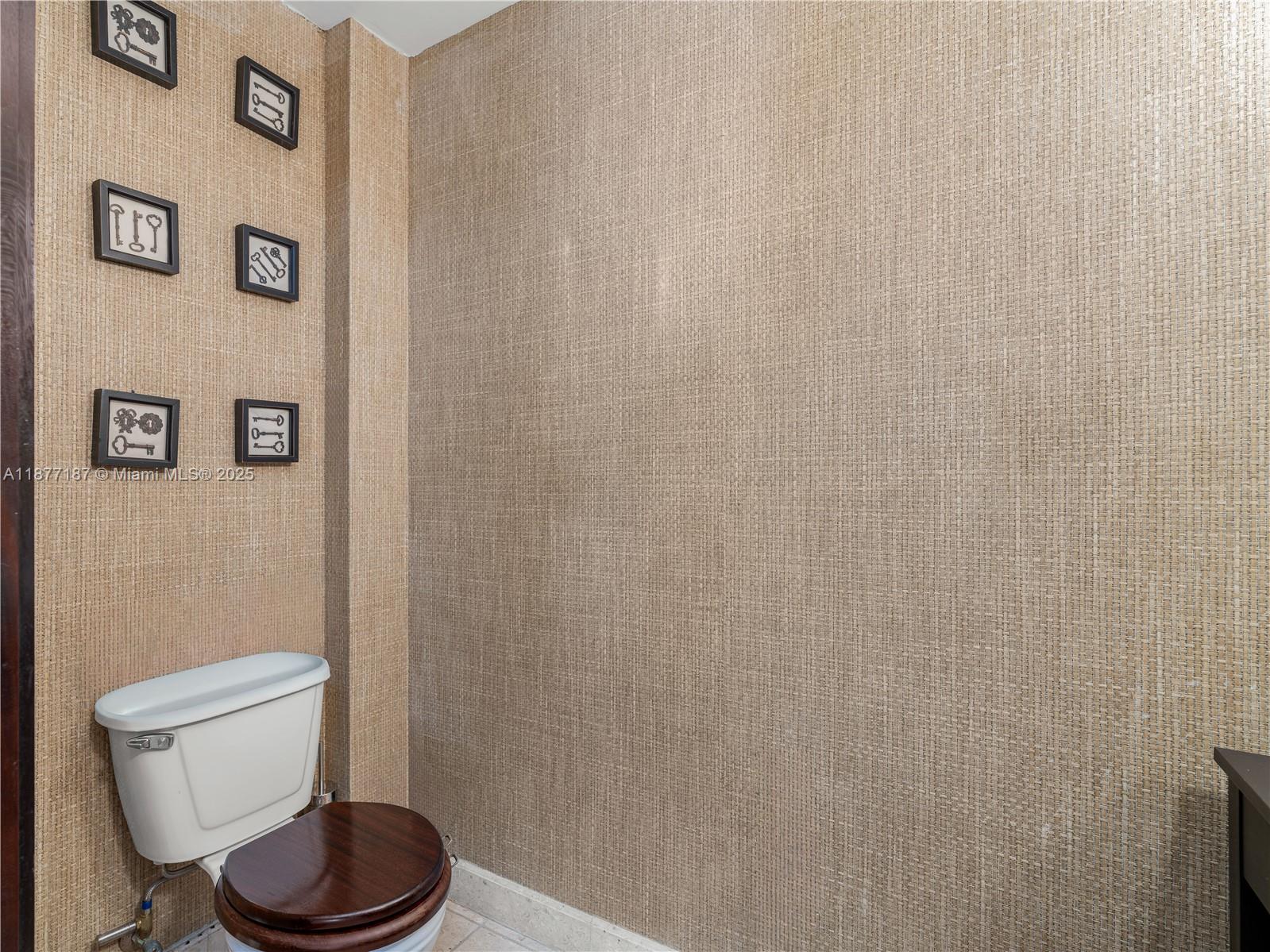 8011 Fisher Is Dr #8011 Miami Beach, FL 33109