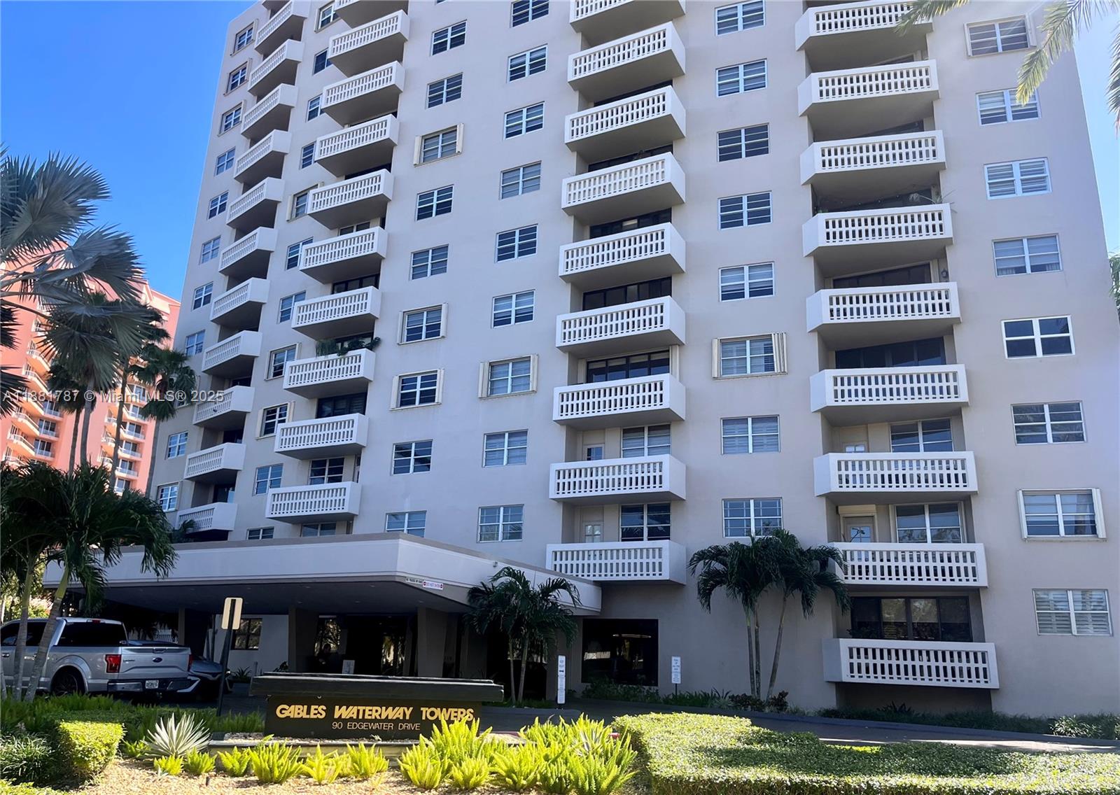 90 Edgewater Dr #212