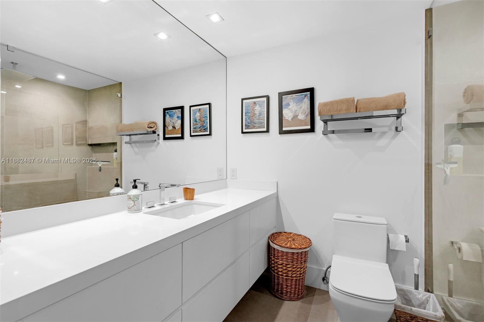 2815 Regatta Ave #1 A Miami Beach, FL 33140