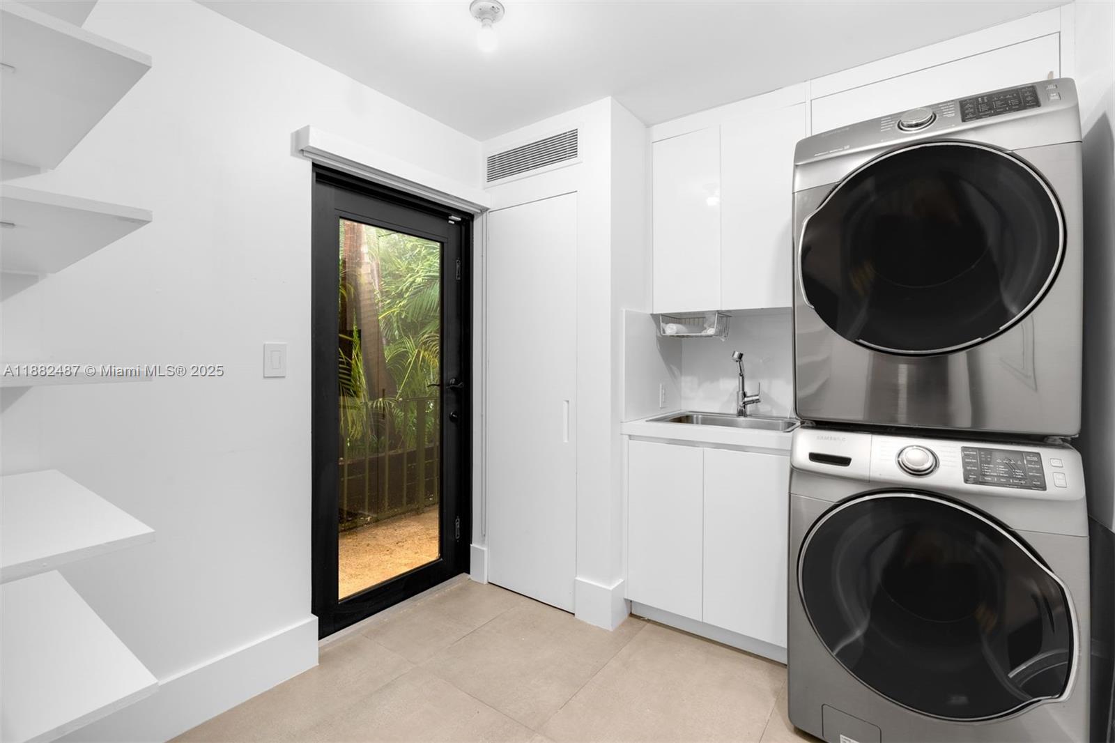 2815 Regatta Ave #1 A Miami Beach, FL 33140