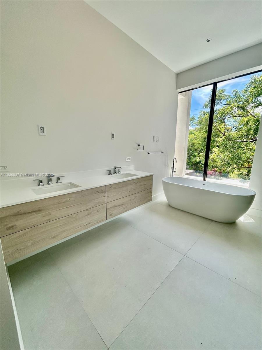 741 NE 70th St Miami, FL 33138