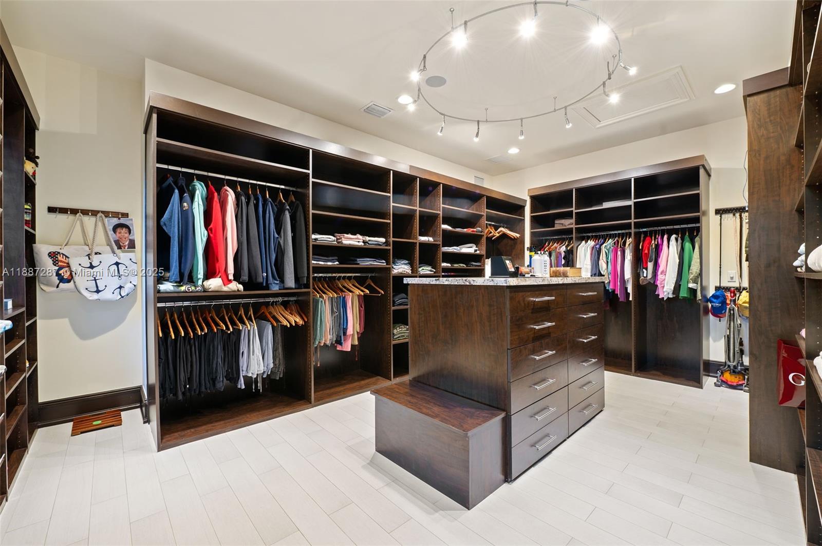 9601 SW 60th Ct Pinecrest, FL 33156