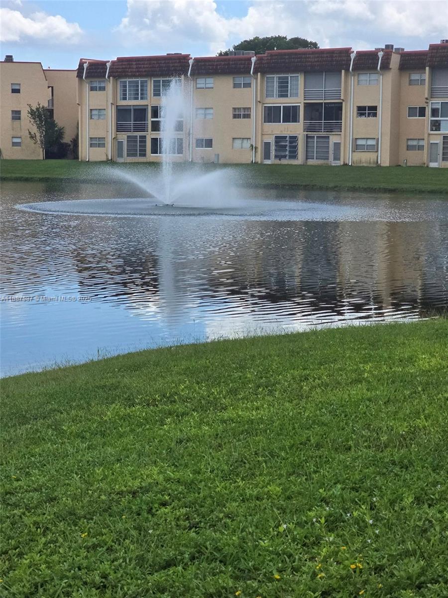 8920 Sunrise Lks Blvd #111