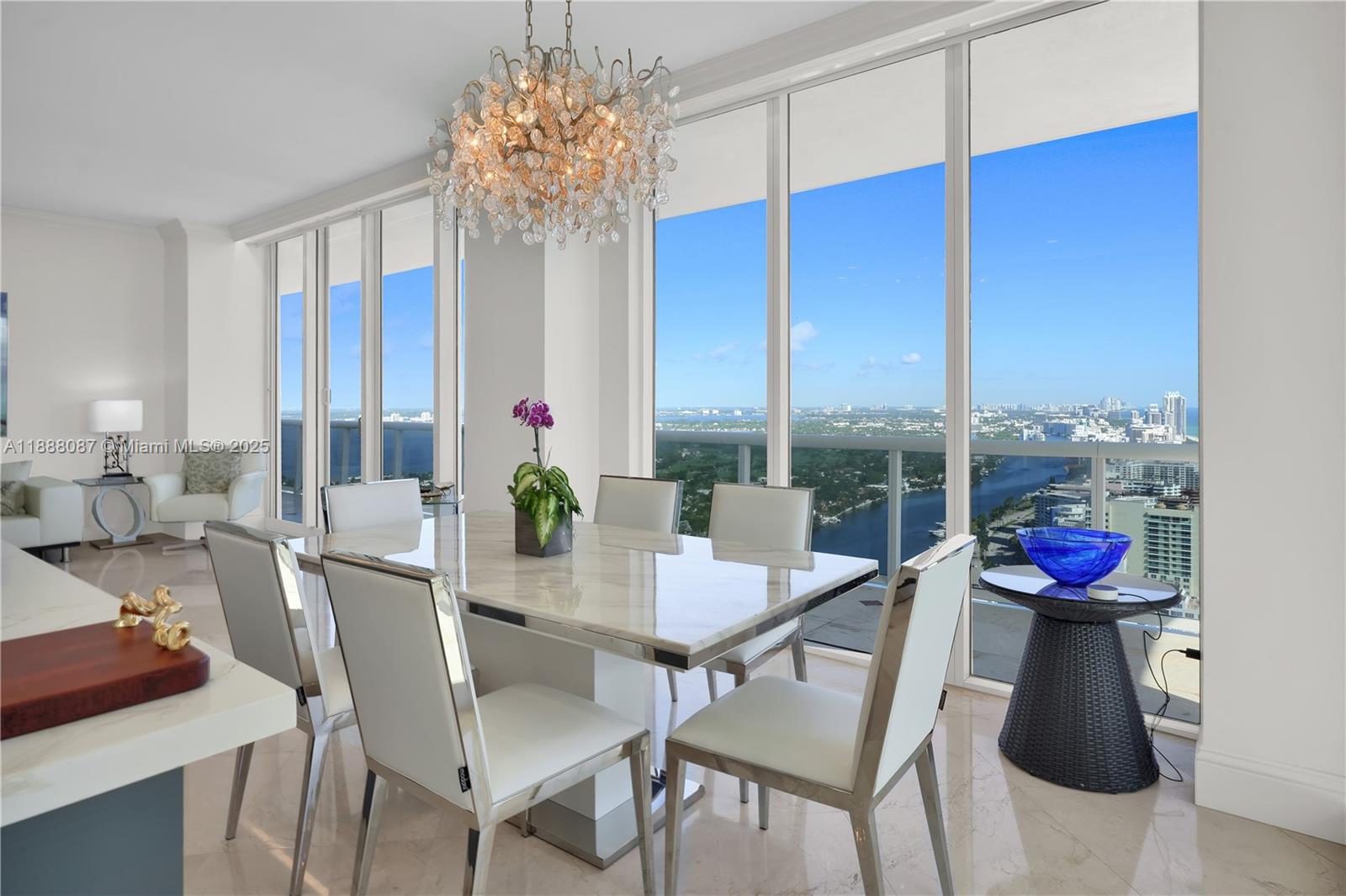 image Blue Diamond Condo14