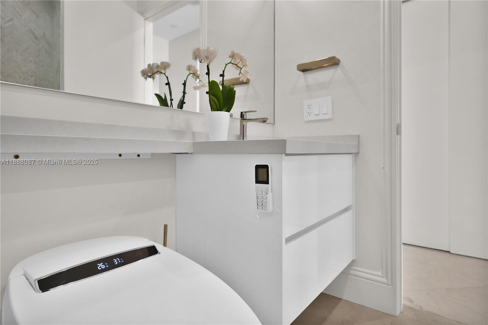 image Blue Diamond Condo26