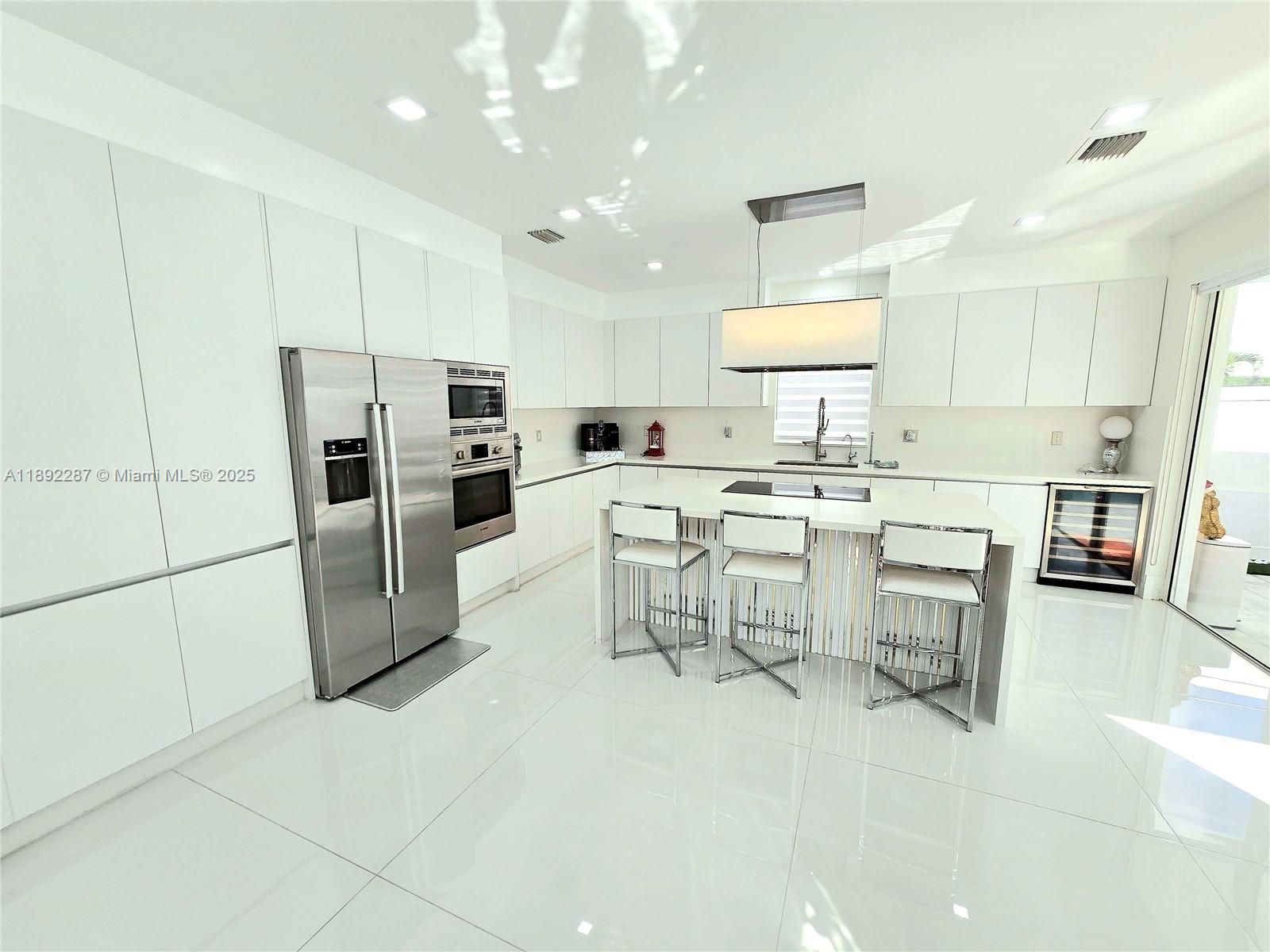 9790 NW 75th St Doral, FL 33178