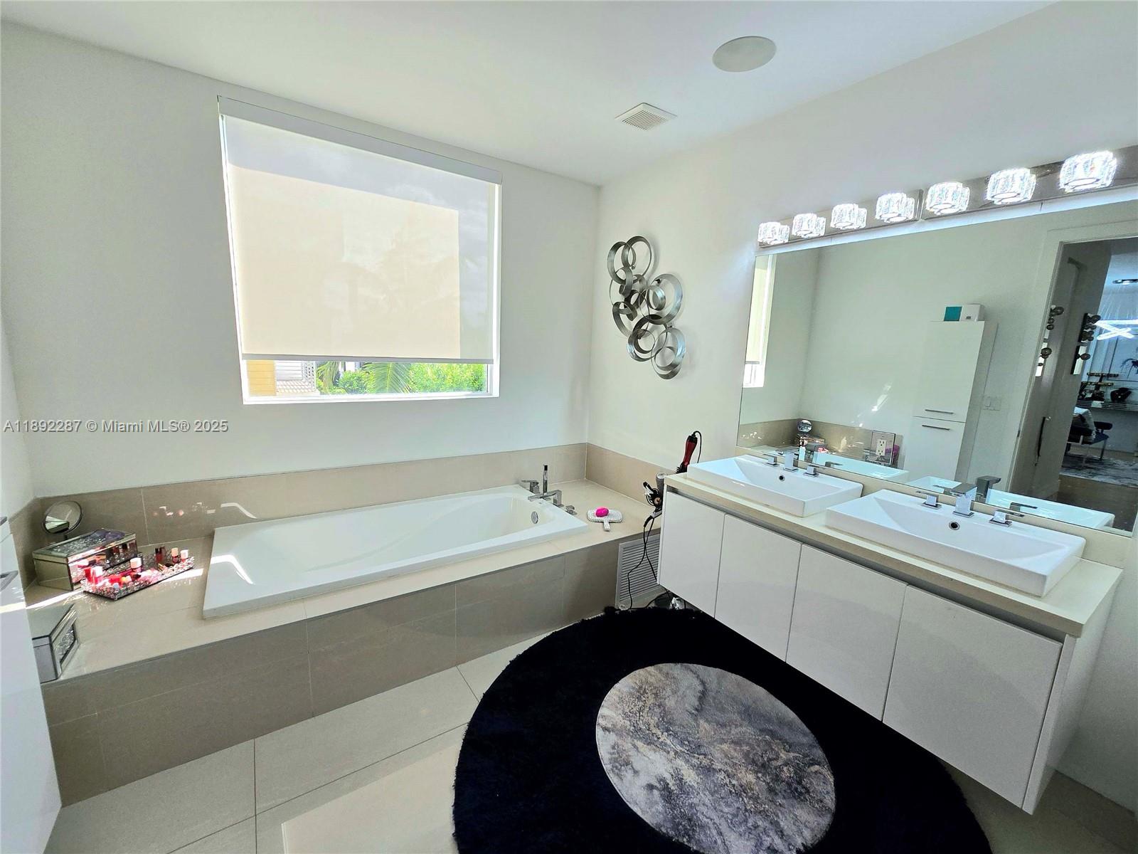 9790 NW 75th St Doral, FL 33178