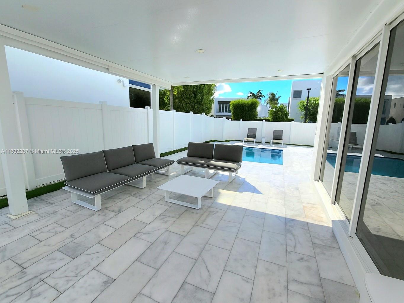 9790 NW 75th St Doral, FL 33178