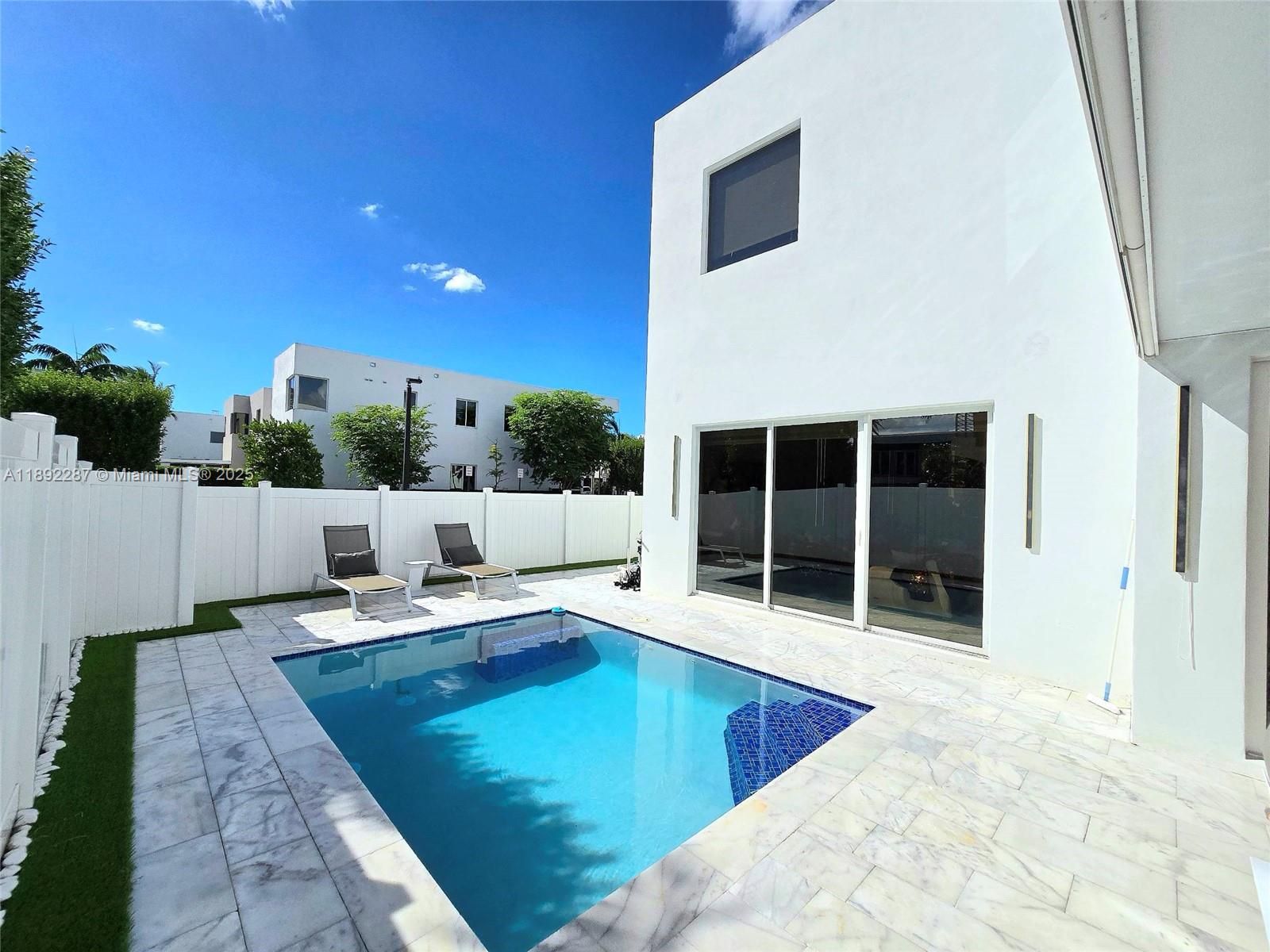 9790 NW 75th St Doral, FL 33178