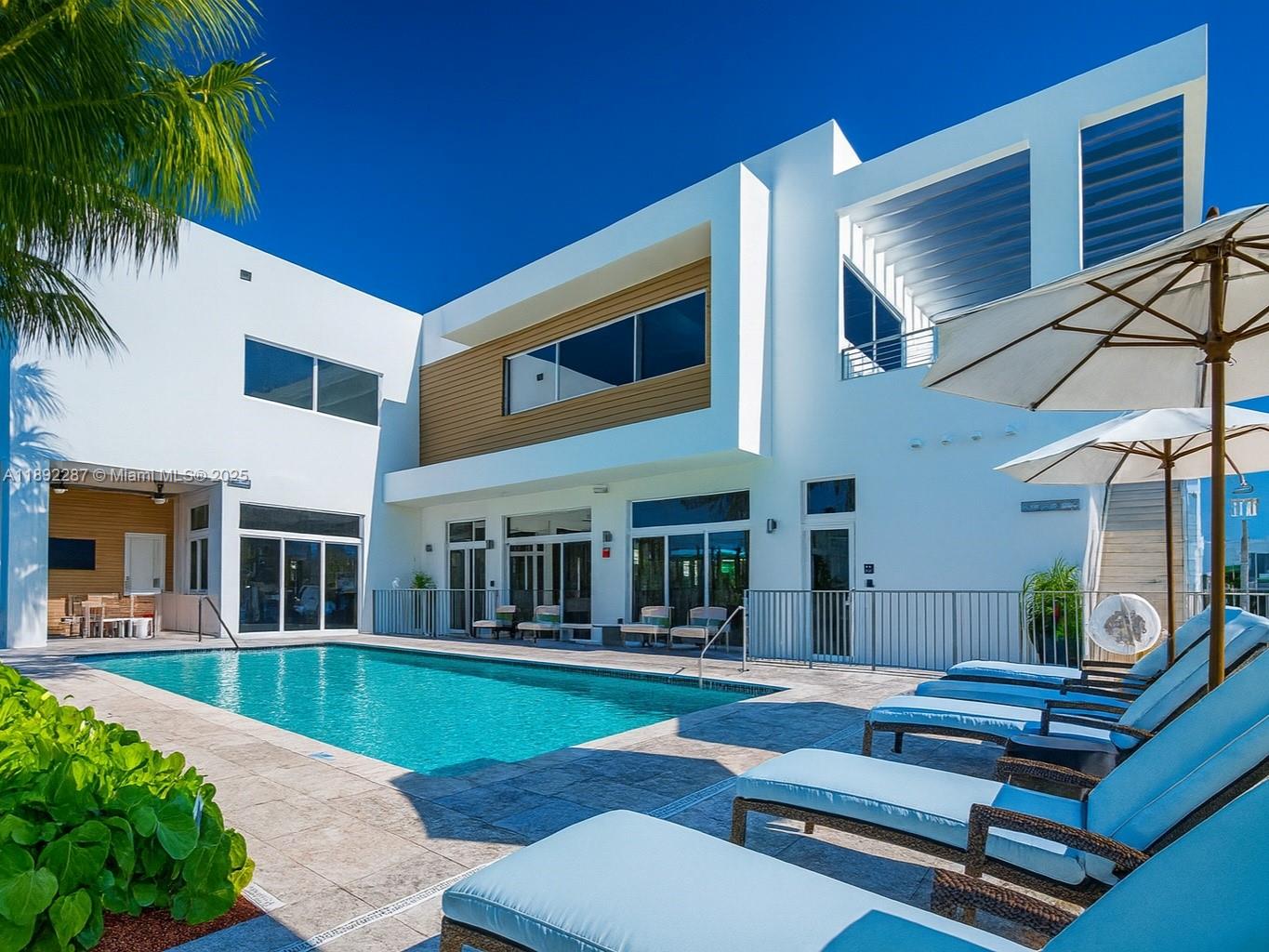 9790 NW 75th St Doral, FL 33178